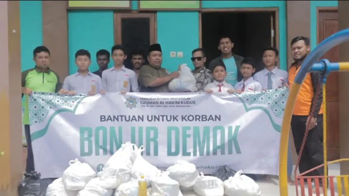 BMH dan Elhaku Peduli Salurkan Sembako untuk Korban Banjir di Demak