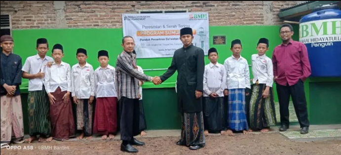 Bantuan Sumur Bor dan Tempat Wudhu BMH Ubah Wajah Ponpes Da’watun Nuroniyah
