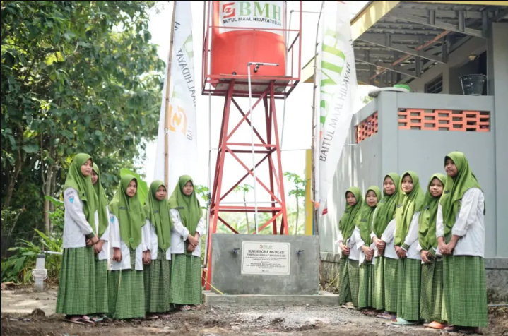 Senyum Bahagia Santri Terpancar dengan Realisasi Sumur Bor BMH di Ponorogo